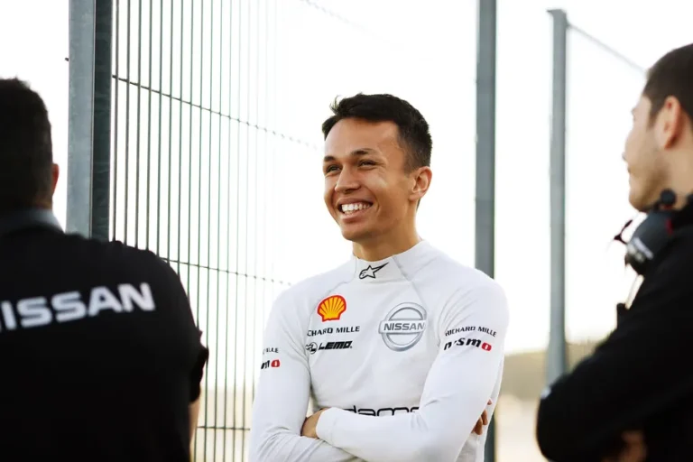 Alex Albon durante i test pre-stagionali della Stagione 5 con il team Nissan e.dams