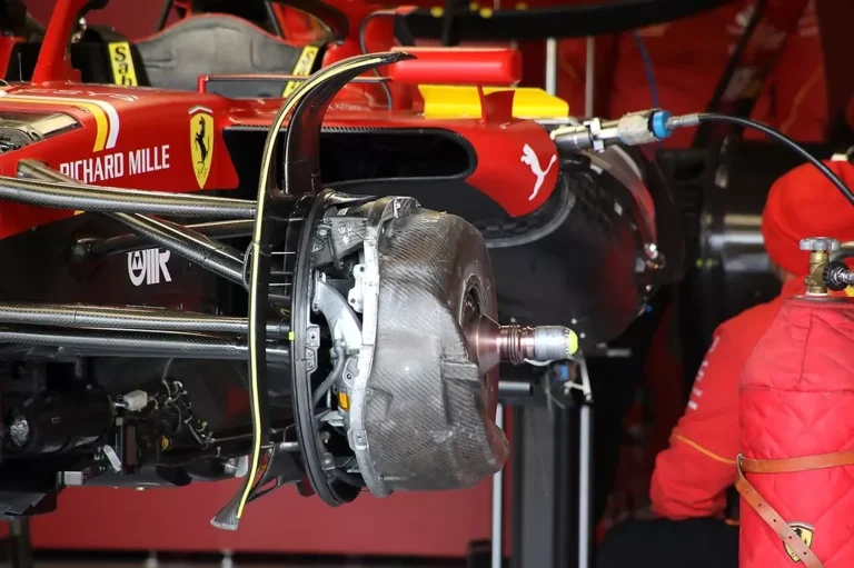 Ferrari SF-24 freni F1 2026